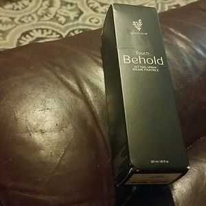 Younique Touch Behold Setting Spray